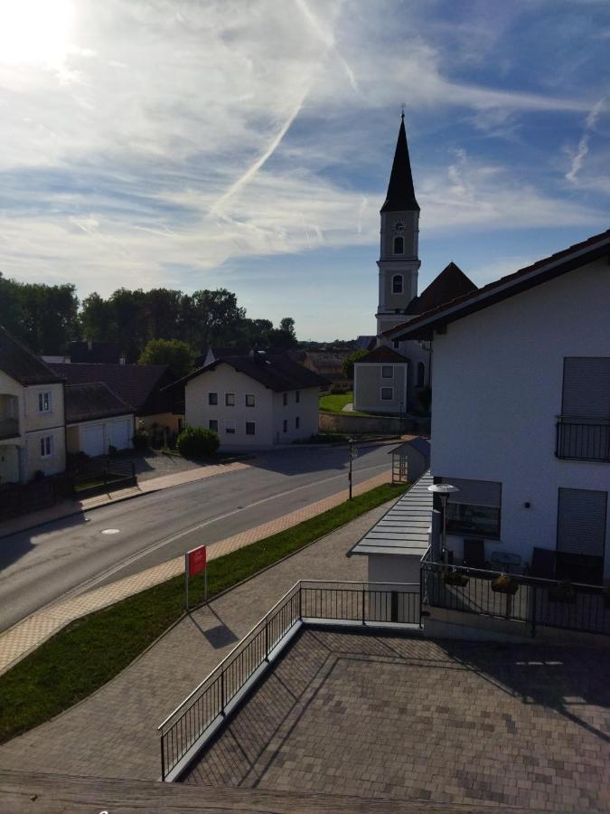 Aussergewoehnliche Atelierferienwohnung Mit Balkon An Der Donau Winzer Εξωτερικό φωτογραφία